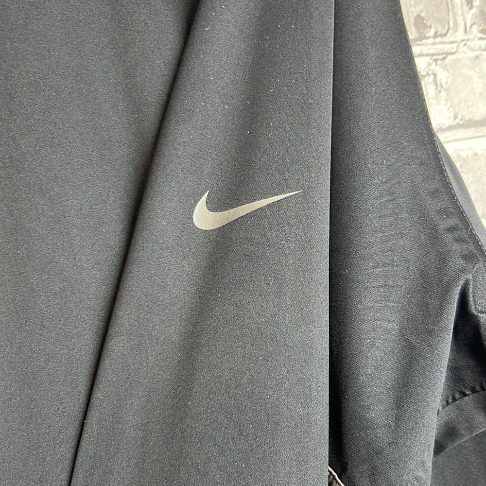 ‎Nike - Picture 4 of 11